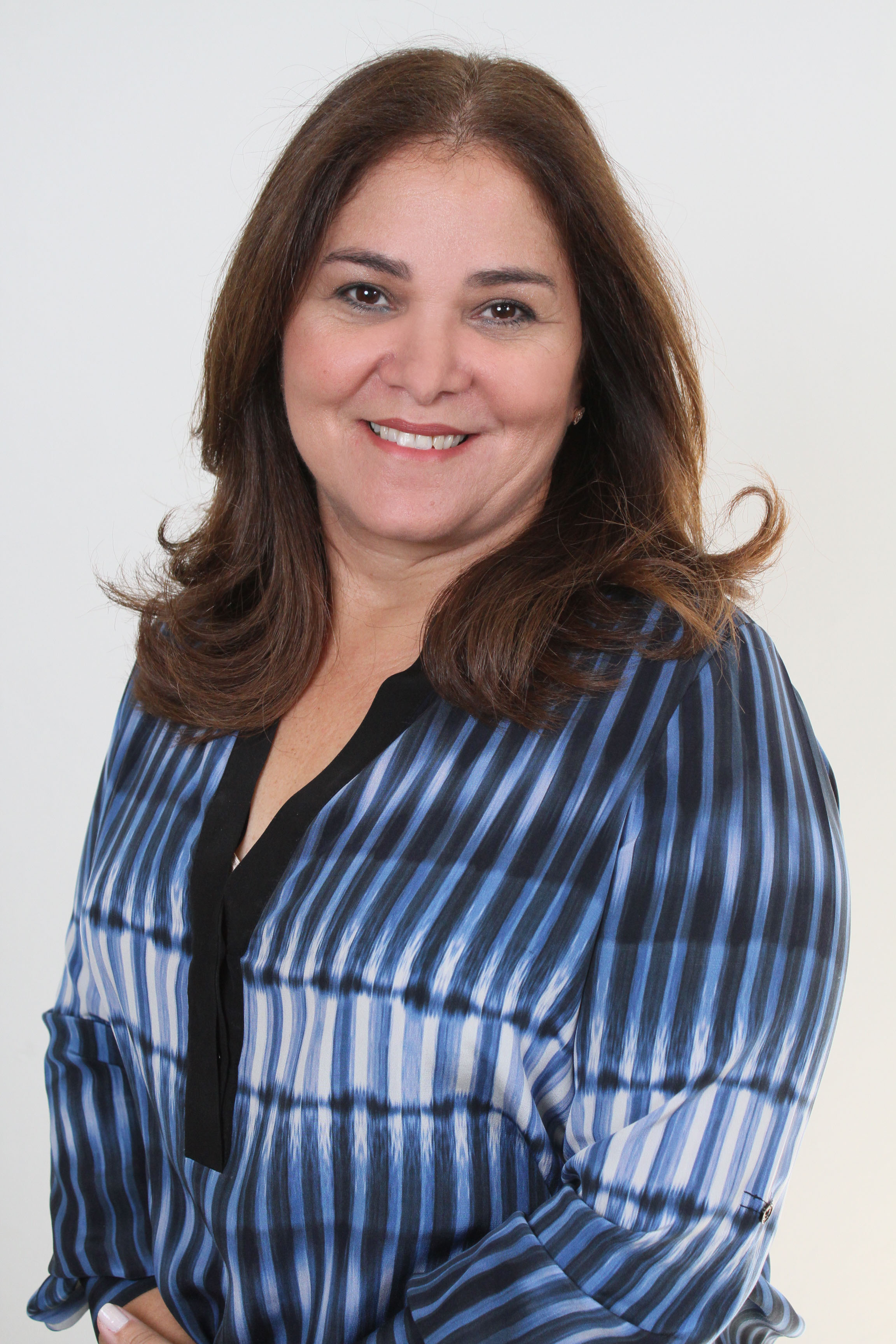 Grace Cochón de Solares, MBA,, Vicerrectora Administrativa