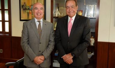 Foto principal - El embajador Gianlucca Grippa y el Dr. Julio Amado Castaños Guzmán