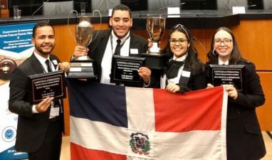 Estudiantes escuela de derecho participan en competencia simulación judicial ante corte internacional en México