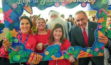 Nuestro rector, el Dr. Julio A. Castaños, junto a colaboradores de nuestra universidad.