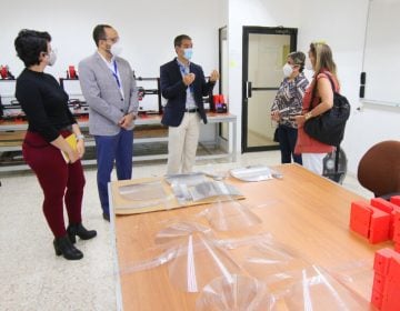 Escuela de Arquitectura de Unibe entrega primera producción de piezas “Faceshields”