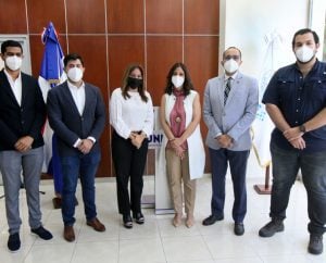 Autoridades de Unibe y de la Escuela de Ingeniería durante el acto de inauguración