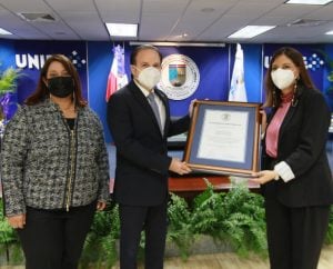 Reconocimiento especial al viceministro de Asuntos Económicos