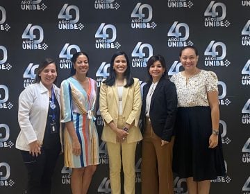 Escuela de Odontología recibe a egresada