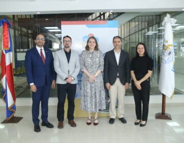 Visita embajador de Israel al Hub de Investigación